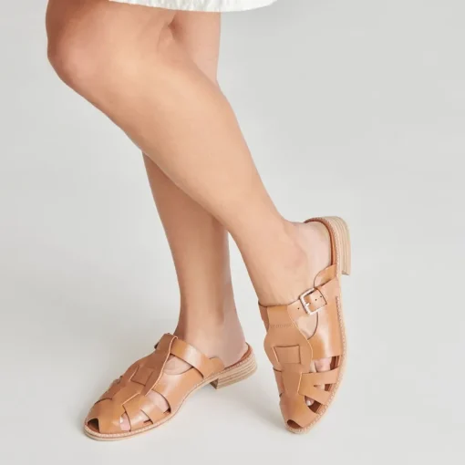 HIPPIE FLATS TAN CRINKLE PATENT